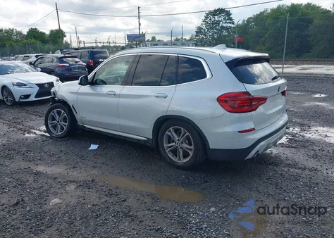 2018 BMW X3 xDrive30I z USA, uszkodzony, nr VIN 5UXTR9C51JLC82858